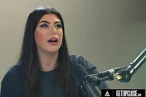 Watch how GAL RITCHIE ORGASMS up close!