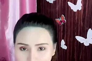 Sexy Girl With Big Tits Shows Off On Webcam