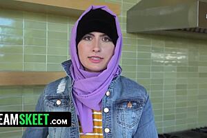 Arab Woman In Hijab Pleasures Boyfriend Intensely
