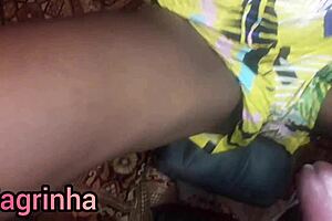 negro pirocudo com tesao com a magrinha gostosa gozando no final