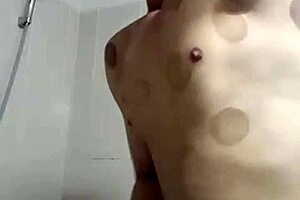 Top guy with anxiety and a huge cock 😏