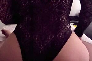 this rica prostituta with huge ass is getting fucked in the hotel, riding hard without condom