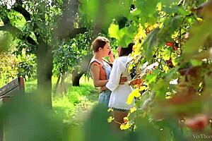 VivThomas Vine: Hannah Sweet Licks Subil Arch