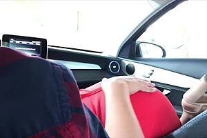 mamandole la verga al novio de mi mejor amiga en el automóvil