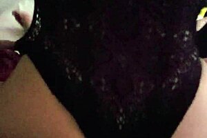 this rica prostituta with huge ass is getting fucked in the hotel, riding hard without condom