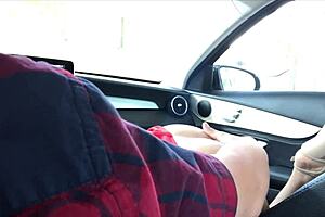 mamandole la verga al novio de mi mejor amiga en el automóvil