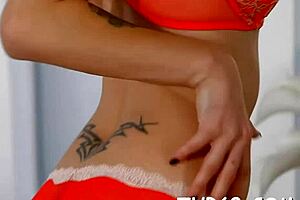 Teen's tight pussy gets face fucked