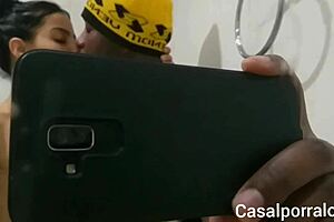 uma rapidinha no banheiro da emi rippi com jeferson dotado deu ruim