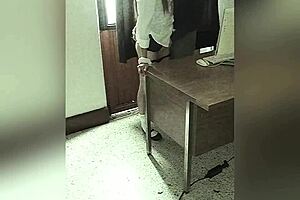 Cámara Graba A Maestro Y Alumna En La Oficina Del Colegio Colegiala Mexicana Se Deja Follar Por El Profe Por Una Mejor Calificación Video Amateur Real