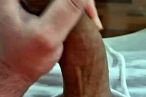 Batendo Uma Punheta Deliciosa Em Casa