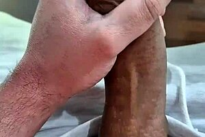 Batendo Uma Punheta Deliciosa Em Casa