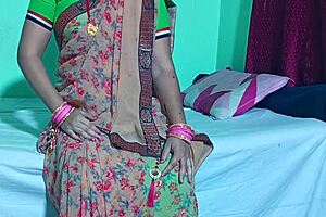 देसी वाइफ कोमल वैलेंटाइन से पहले नेबर देवर से रफ डॉगीस्टाइल सहन करती है