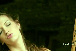 outdoor pussy play with toys leads to an intense orgasm 😘