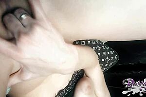 i'm watching close up solo fingering and it's so hot, but wait, is that anal to?