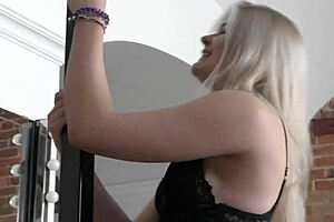 Big Bubble Butt Teen Dance Twerk On Big Cock!