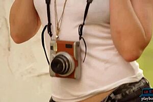 She takes selfies outdoor, naturally curvy