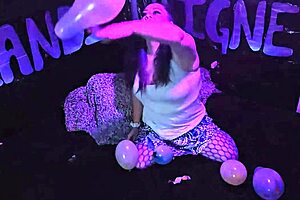 Cute Milf Kandi Laigne Enjoys Balloon Popping Fetish In Sfw Video