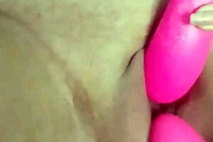 i squirted masive all over the camra with a reomte vibrator n dildo