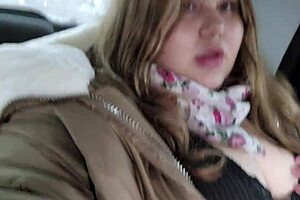 I ripped my pantyhose to play with my wet pussy in the taxi and suck a dildo