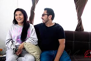 How To Convince Neighbor For Conversation - Spanish Video