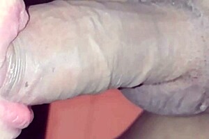 Wife swallows huge cum mouthfuls