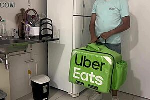 delivery guy gets alternative payment from customer