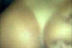 Morena gostosa spreads her ass for amateur anal assfucking in this hot scene