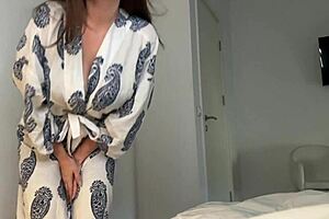 yo, caught stepmom cumming hard in her bedroom