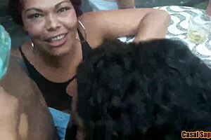 sortudo ganha boquete triplo de grazy sapeca nana diaba e chubby boca de veludo no meio da festa com todo mundo assistindo