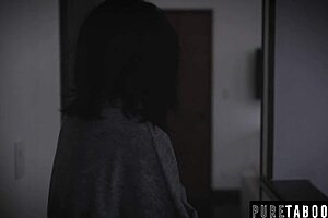 Kendra Spade Craves Her Ass Fucked By Small Hands