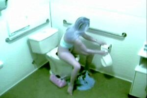 Blonde Teen Masturbating in Bath Spied On