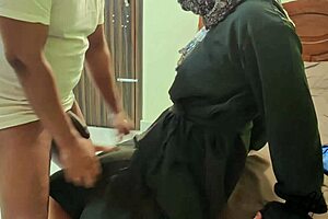 BEAUTIFUL MILF WITH BIG ASS AND REAL GOOD PUSSY HAS BIG BLACK DICK BEFORE LUNCH