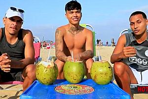 fodendo o safado junto do meu melhor amigo com big cocks double penetration 😜