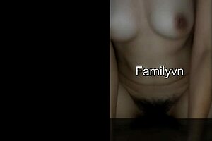 Babe from the Club Performs Well on Her Knees