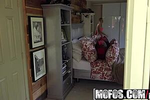 Jessa Rhodes Gets a Deep Package in Her Pussy by the Pool 😏