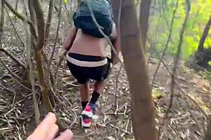 Negao hetero dotado vai dar um volta no matagal atras da escola e encontra um novinho sedento por rola fode o cu dele e da leite na boquinha