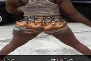 i love watching big booty girls clap and grab asses