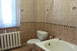 Mature MILF Pissing in Bath Compilation with Close-Up Fetish Scenes