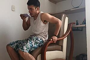 Sorprendo a mi hermanastra y la follo duro en casa parte 1