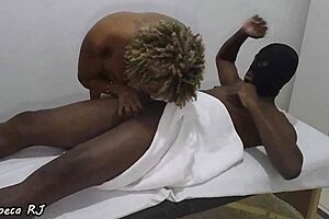 Casadinha Safada Faz Massagem No Nego Pauzudo