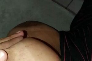 Me Chamou Para Assistir Netflix E Apagou No Meu Colo, Aproveitei Para Filmar Escondido Suas Belas Tetas, Imagina Essas Tetas Com Leite Que Delícia Vai Ser?