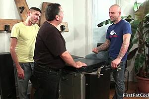 I loves this super hardcore gay porn with anal fuckings and monster cocks suckings!