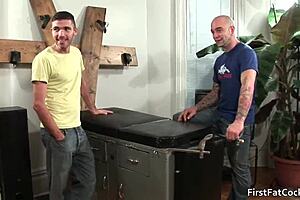 I loves this super hardcore gay porn with anal fuckings and monster cocks suckings!