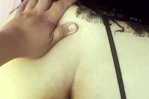 Cogidota de a perrito afortunado de pito chico se coge por fin a su amiga 😏