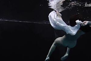 andrejka performs astonishing underwater moves in bikini 😍