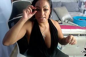 Maxine X fucks herself with 24 inch dildo 😍