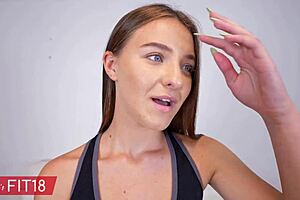 reife lehrerin izzy mendosa fickt schüler heimlich im hotel nach der schule