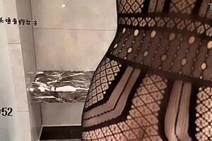 Chinese teen in first meeting sex with married woman