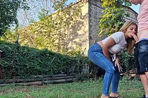 mi vecina chupa pija deepthroat in homemade