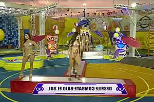 Iniciamos Con El Desfile De Las Chicas En Este Combate Bajo El Sol